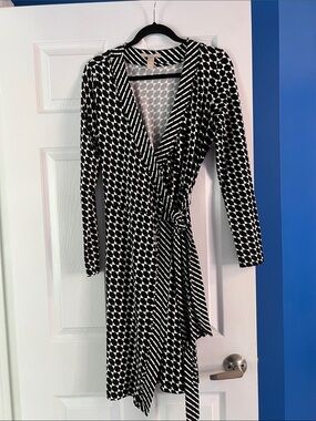 Banana Republic Black and White Geometric Wrap Dress